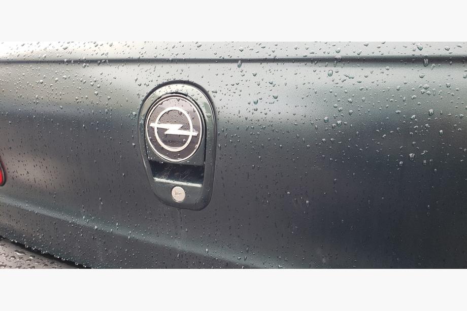 Opel Omega B 1994–2003 Embleem Turkije Foto 4