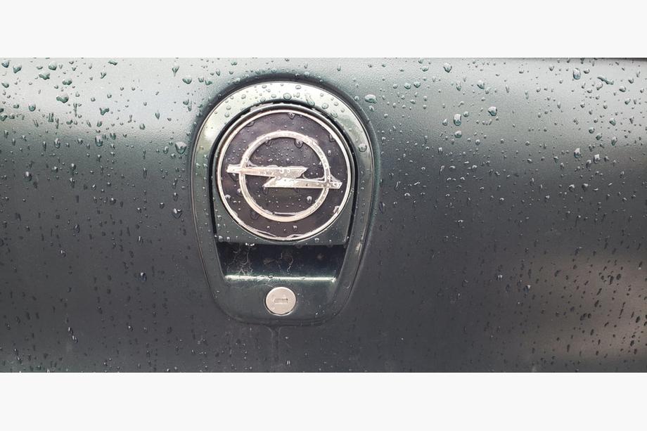 Opel Omega B 1994–2003 Embleem Turkije Foto 5