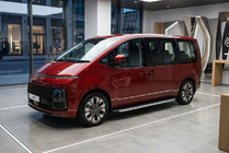 Hyundai Staria 2021– Fullmond side steps (2 stuks, aluminium) foto 1