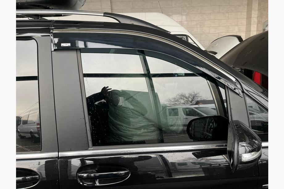 Mercedes Vito W639 2004–2014 Raamdeflectoren met chroomstrip (set van 2, Niken) Image