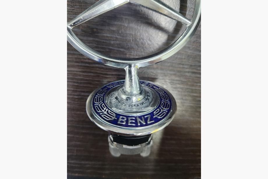 Mercedes E-class W210 1995–2002 AFPRIJZING! Kruisvizier-embleem (met opschrift) Foto 2