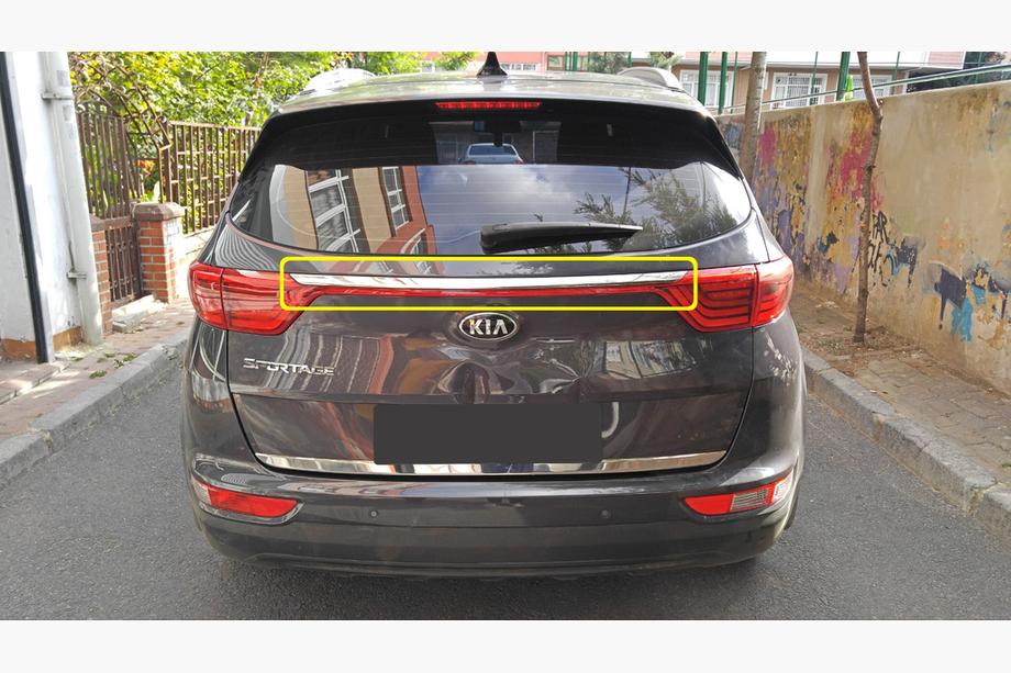 Kia Sportage 2015–2021 Chromen sierlijst boven kenteken (2019-2021, RVS) Image