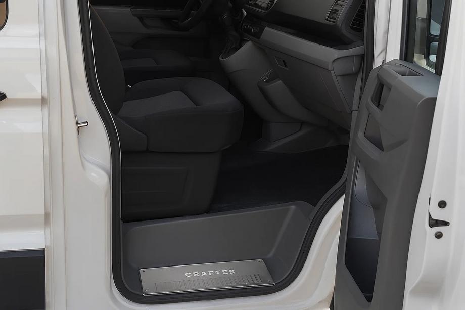Volkswagen Crafter 2006–2016 Chromen instaplijsten voor binnenzijde (Carmos V2) 3 stuks, Carmos - Turks roestvrij staal Image