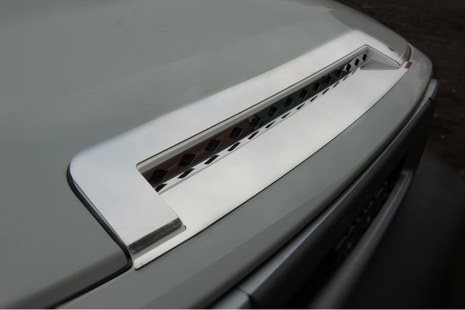 Toyota FJ Cruiser 2006–2022 Chromen motorkaplijst (RVS) Image